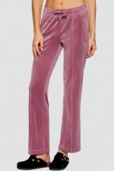 JUICY COUTURE Lawendowe spodnie dresowe damskie z cyrkoniami Tina, Rozmiar S. Fioletowe spodnie dresowe Juicy Couture, bez wzorów, z dresówki. W wyprzedaży za 360.99 zł.