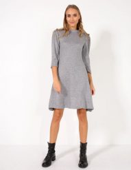Rozkloszowana sukienka. Szare sukienki Unisono, s, bez wzorów, z dzianiny, bez kołnierzyka, bez ramiączek, mini, rozkloszowane. Za 159.00 zł.