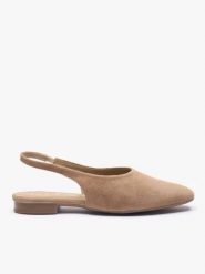 Jasnobrązowe wsuwane czółenka. Brązowe czółenka Ryłko, bez wzorów, ze skóry, eleganckie, bez obcasa, na płaskiej podeszwie, bez zapięcia. Za 379.99 zł.