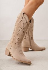 Ciemnobeżowe Botki Kowbojki na Stożku z Imitacji Zamszu z Ażurowymi Wstawkami Crela. Brązowe botki Born2be, w ażurowe wzory, z jeansu, boho, bez obcasa, na obcasie, bez zapięcia. Za 159.99 zł.