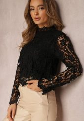 Czarna Bluzka Koronkowa Rissanen. Czarne bluzki Renee, s, bez wzorów, z dzianiny, bez kołnierzyka, bez ramiączek. W wyprzedaży za 43.99 zł.
