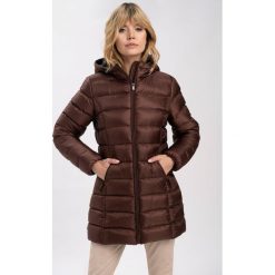 Ciepły płaszcz jesienny damski J-LEDA. Brązowe płaszcze Volcano, na jesień, s, bez wzorów, z materiału, bez kaptura. Za 349.99 zł.
