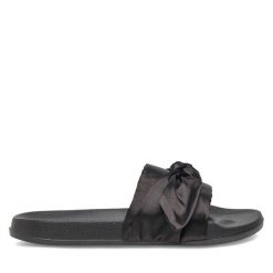 Klapki Bassano. Czarne klapki Bassano, bez wzorów, bez obcasa, bez zapięcia. Za 49.99 zł.