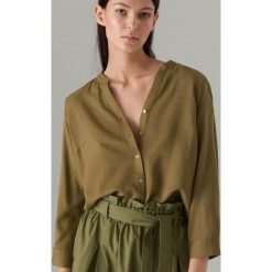 Elegancka bluzka z lnem - Khaki. Bluzki marki Mohito. Za 119.99 zł.