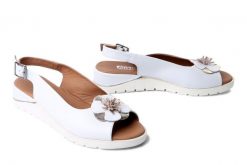 Artiker Relaks 58C3183 Biały, sandały damskie. Białe sandały Artiker Relaks, bez wzorów, ze skóry, bez obcasa, na koturnie, bez zapięcia. Za 229.90 zł.