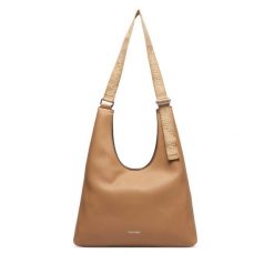 Torebka Calvin Klein. Brązowe torebki klasyczne Calvin Klein, bez wzorów, klasyczne, bez dodatków. Za 569.99 zł.