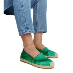 Zielone espadryle z połyskiem na platformie Caithlin. Zielone espadryle bez wzorów, z tkaniny, eleganckie, z okrągłym noskiem, bez obcasa, na platformie. Za 78.15 zł.