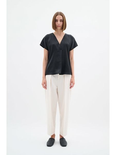 InWear Bluzka w kolorze czarnym rozmiar: 46. Czarne bluzki InWear, bez wzorów, bez kołnierzyka, bez ramiączek. Za 92.42 zł.
