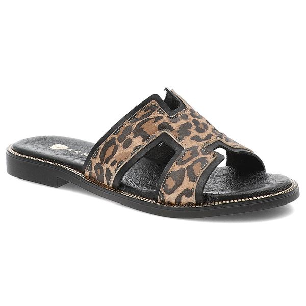 Czarne Klapki Armodo Modne Obuwie Damskie Lampart. Czarne klapki Armodo, bez wzorów, ze skóry, eleganckie, bez obcasa, bez zapięcia. Za 199.00 zł.