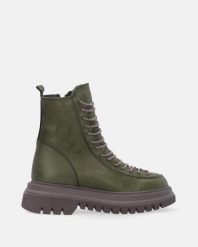 ZIELONE WORKERY Z FIOLETOWĄ PODESZWĄ D23KB-4300 D OLI. Fioletowe botki Venezia, bez wzorów, ze skóry, bez obcasa, bez zapięcia. Za 399.00 zł.