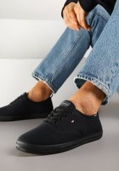 Czarne Basicowe Tenisówki Vices Hallriva. Czarne trampki Renee, bez wzorów, z jeansu, eleganckie, bez zapięcia. W wyprzedaży za 43.99 zł.
