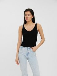 Vero Moda Top dzianinowy w kolorze czarnym rozmiar: XS. Czarne topy Vero Moda, xs, bez wzorów, z dzianiny, bez kołnierzyka, bez ramiączek. Za 33.06 zł.