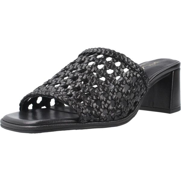 Buty UNISA MABIA CRF Czarny. Czarne buty trekkingowe Unisa, ze skóry, bez zapięcia. Za 459.99 zł.