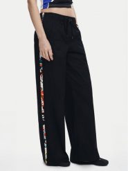 Desigual Spodnie materiałowe Paisley 25SWPW19 Czarny Regular Fit. Czarne spodnie materiałowe Desigual, bez wzorów, z bawełny. Za 399.99 zł.