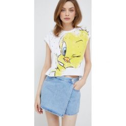 Desigual t-shirt bawełniany 22SWTKXR kolor biały. Białe t-shirty Desigual, s, bez wzorów, z bawełny, bez kołnierzyka, bez ramiączek. W wyprzedaży za 95.99 zł.