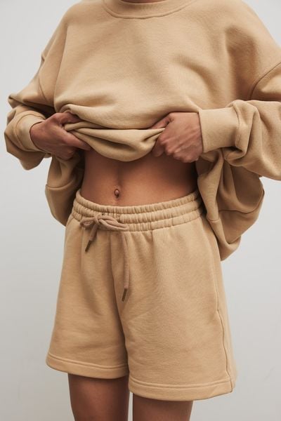 Krótkie spodenki ze sznurkiem w kolorze BISQUIT - PROSPER-XL. Brązowe szorty Marsala, bez wzorów, z bawełny, klasyczne. Za 249.90 zł.