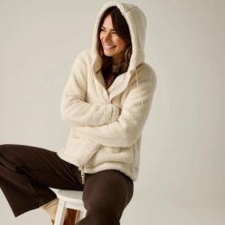 Damska bluza polarowa Evelina z zamkiem błyskawicznym. Białe bluzy z kapturem Regatta, bez wzorów, z materiału, z kapturem, trekkingowe. Za 279.99 zł.
