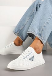 Biało-Niebieskie Tenisówki Zdobione Perforacją i Aplikacją Frolmio. Białe trampki Born2be, z aplikacjami, z jeansu, eleganckie, bez zapięcia. Za 79.99 zł.