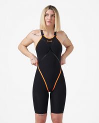 Jaked Jkrono Odkryte Plecy Kneeskin - Rozmiar 20. Czarne kombinezony JAKED, l, bez wzorów, z materiału, bez kołnierzyka, bez ramiączek, długie. Za 1,805.05 zł.