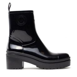 Botki MICHAEL Michael Kors. Czarne botki MICHAEL Michael Kors, bez wzorów, bez obcasa, na słupku, bez zapięcia. Za 409.99 zł.