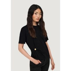 Koszulka crop top Kobieta ONLY Onlelena S/S Detail T-Sud Jrs. Czarne topy ONLY, s, bez wzorów, z materiału, bez kołnierzyka, bez ramiączek. Za 130.75 zł.