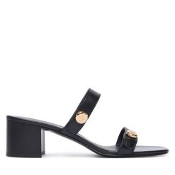Klapki Tory Burch. Czarne klapki Tory Burch, bez wzorów, bez obcasa, bez zapięcia. Za 1,644.00 zł.