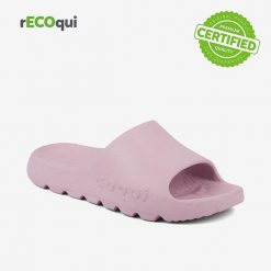 Klapki damskie Coqui Lou ekologiczne. Czerwone klapki Coqui, bez wzorów, z materiału, bez obcasa, na płaskiej podeszwie, bez zapięcia. Za 122.99 zł.