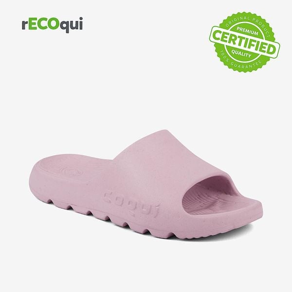 Klapki damskie Coqui Lou ekologiczne. Czerwone klapki Coqui, bez wzorów, z materiału, bez obcasa, na płaskiej podeszwie, bez zapięcia. Za 122.99 zł.