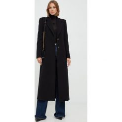 Pinko płaszcz wełniany kolor czarny przejściowy. Czarne płaszcze Pinko, bez wzorów, z wełny, klasyczne, bez kaptura. Za 3,069.90 zł.