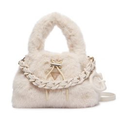 Torebka Guess. Białe torebki klasyczne Guess, z aplikacjami, klasyczne, bez dodatków. Za 264.99 zł.