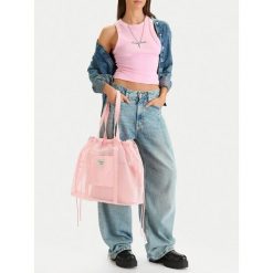 Torebka Guess Jeans. Czerwone shopper bag Guess Jeans, z aplikacjami, z jeansu, bez dodatków. Za 159.99 zł.