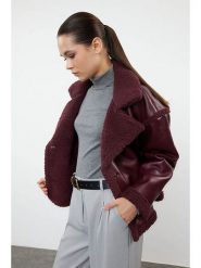 Trendyol Kurtka w kolorze bordowym ze skóry syntetycznej rozmiar: L. Czerwone kurtki Trendyol, l, bez wzorów, ze skóry, bez kaptura. Za 239.86 zł.