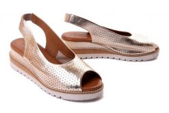ARTIKER RELAKS 52C0828 złoty, sandały damskie. Żółte sandały Artiker Relaks, bez wzorów, ze skóry, bez obcasa, na koturnie, bez zapięcia. Za 279.90 zł.