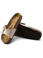 Birkenstock Klapki "Madrid" w kolorze kremowym rozmiar: 40. Brązowe klapki Birkenstock, bez wzorów, klasyczne, z otwartym noskiem, bez obcasa, bez zapięcia. Za 374.95 zł.