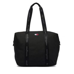 Torebka Tommy Jeans. Czarne torebki klasyczne Tommy Jeans, bez wzorów, z jeansu, bez dodatków. Za 329.99 zł.