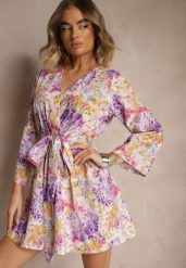 Fioletowy Kopertowy Kombinezon z Wiązanym Paskiem i Rozszerzanymi Rękawami Telurea. Fioletowe sukienki Renee, na co dzień, bez wzorów, eleganckie, bez kołnierzyka, bez ramiączek, kopertowe. W wyprzedaży za 83.99 zł.