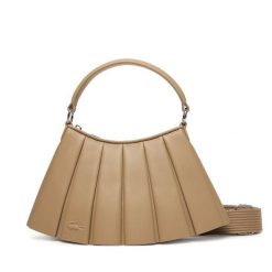 Torebka Lacoste. Czerwone torebki klasyczne Lacoste, bez wzorów, klasyczne, bez dodatków. Za 1,099.00 zł.