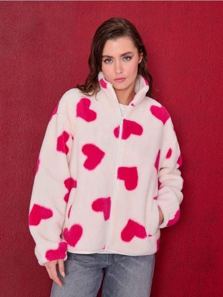 Bluza bomberka ze wzorem w serca - wielobarwny. Bluzy Sinsay, l, bez wzorów, bez ramiączek, bez kaptura. Za 69.99 zł.