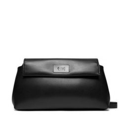 Torebka Calvin Klein. Czarne torebki klasyczne Calvin Klein, bez wzorów, klasyczne, bez dodatków. Za 309.99 zł.