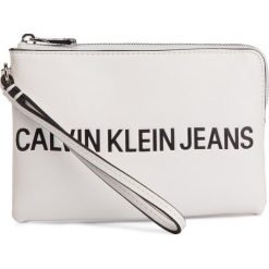 Torebka CALVIN KLEIN JEANS - Sculpted Logo Mini Wristlet K60K605269 102. Kopertówki marki Calvin Klein Jeans. Za 179.00 zł.
