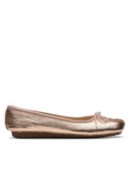 Clarks Baleriny Freckle Ice 26181353 Złoty. Żółte baleriny Clarks, bez wzorów, ze skóry, bez obcasa, bez zapięcia. Za 229.99 zł.