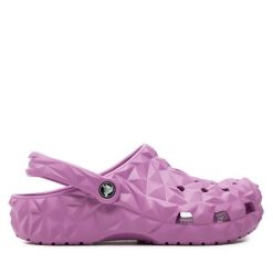 Klapki Crocs. Czerwone klapki Crocs, bez wzorów, bez obcasa, bez zapięcia. Za 219.99 zł.
