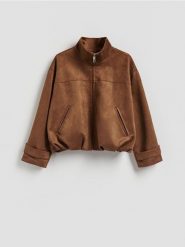 Kurtka z imitacji zamszu - brązowy. Brązowe kurtki Reserved, l, bez wzorów, bez kaptura. Za 199.99 zł.