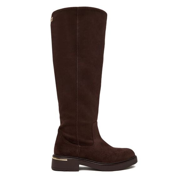 Kozaki Nine West. Brązowe kozaki Nine West, bez wzorów, bez obcasa, na płaskiej podeszwie, bez zapięcia. Za 299.99 zł.