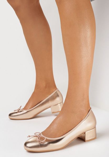 Szampańskie Czółenka z Kokardką na Niskim Słupku Tovia. Żółte czółenka Born2be, bez wzorów, bez obcasa, na słupku, bez zapięcia. Za 54.99 zł.