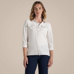 Koszula trekkingowa damska Craghoppers NosiLife Pro Long Sleeved Shirt III. Białe koszule Craghoppers, bez wzorów, casualowe, bez kołnierzyka, bez ramiączek. Za 389.99 zł.