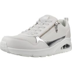 Buty SKECHERS UNO METALLIC SLIDERS Biały. Białe buty trekkingowe Skechers, bez wzorów, z syntetyku, bez zapięcia, trekkingowe. Za 430.99 zł.