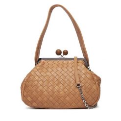 Torebka Weekend Max Mara. Brązowe torebki klasyczne Weekend Max Mara, bez wzorów, klasyczne, bez dodatków. Za 2,069.00 zł.