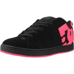 Buty dc-shoes czarne skórzane sportowe. Czarne buty sportowe lifestyle DC Shoes, bez wzorów, ze skóry, sportowe, bez zapięcia. Za 369.99 zł.