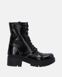 WORKERY Z LAKIEROWANEJ SKÓRY VER23720-1 BLK L. Botki Venezia, bez wzorów, ze skóry, bez obcasa, bez zapięcia. Za 369.00 zł.